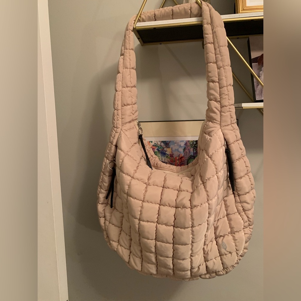 💗 FREE PEOPLE Quilted Carryall in Off White - Picture 9 of 10